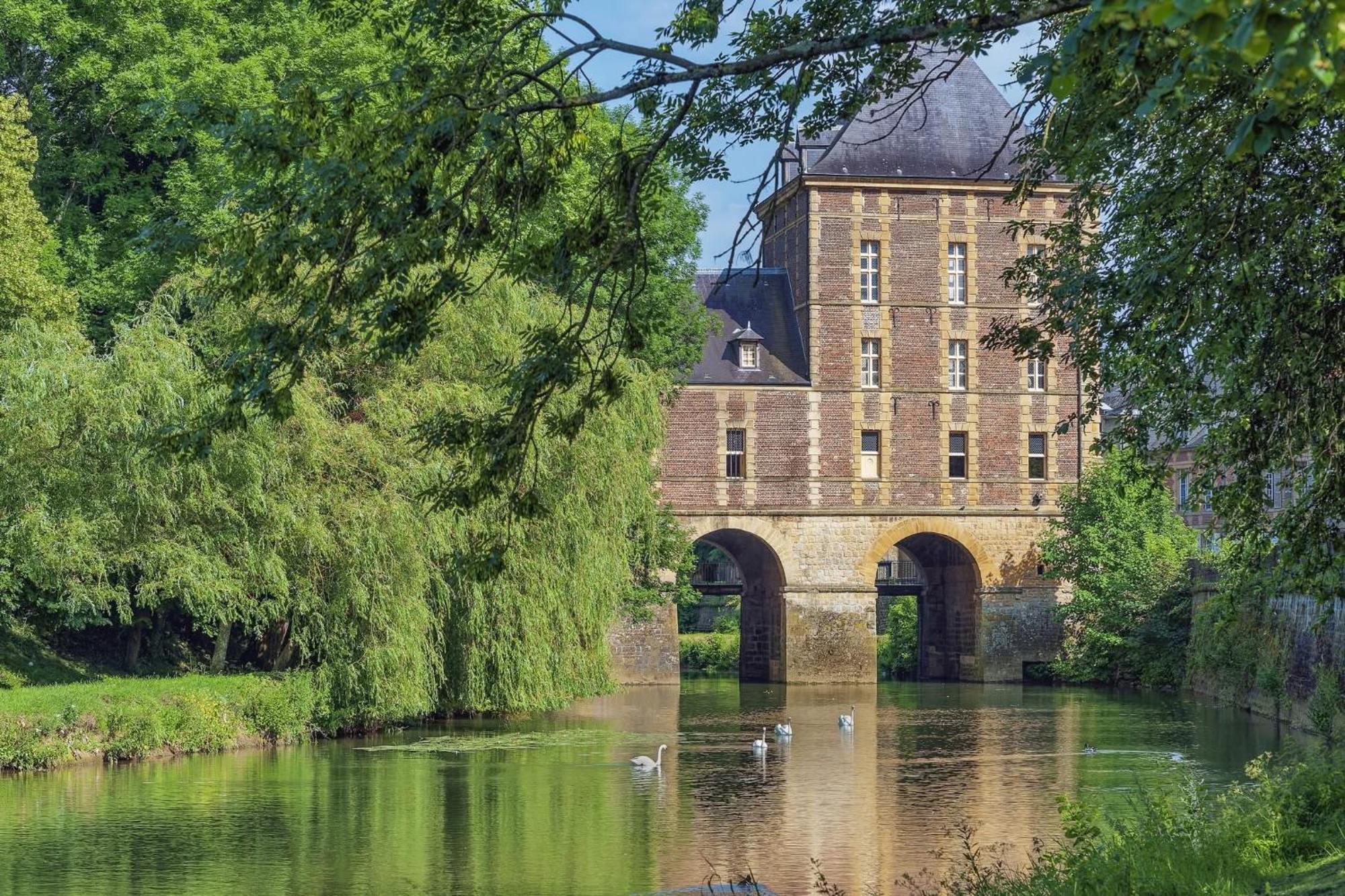 Le Petit Ardennais Шарлевиль-Мезьер Экстерьер фото
